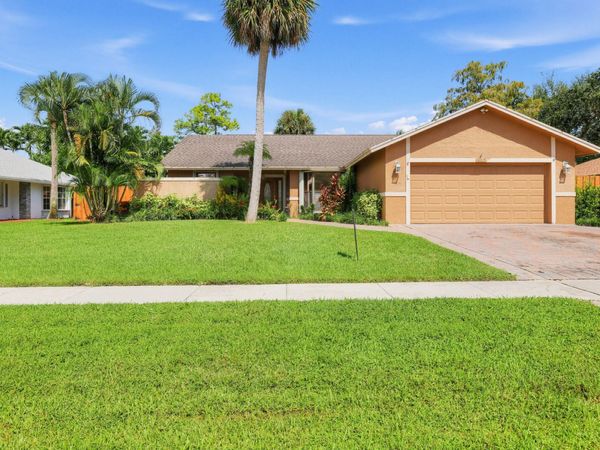 835 IVY Drive, Wellington, FL 33414