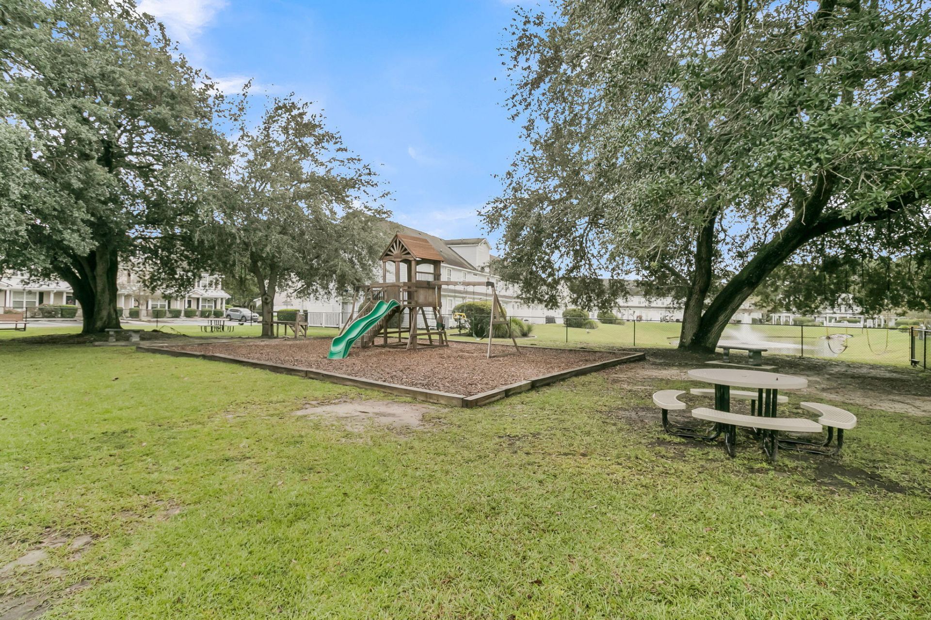 717 Hemingway Circle Photo 35
