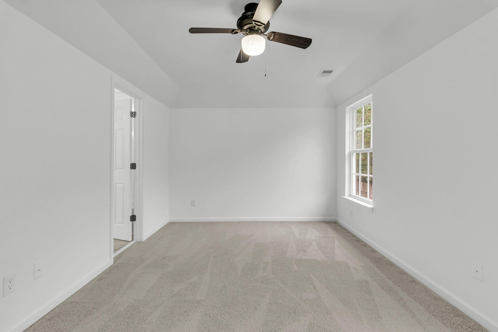 717 Hemingway Circle Photo 38