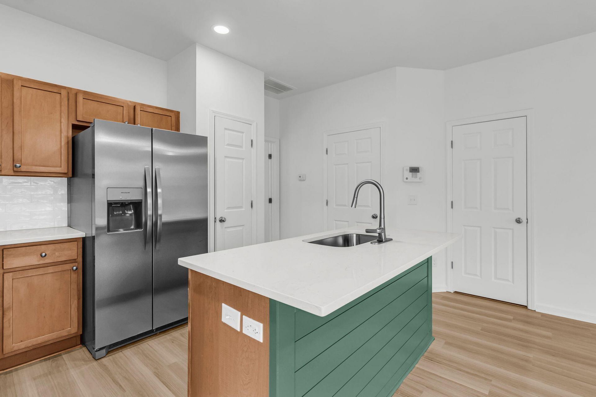 717 Hemingway Circle Photo 7