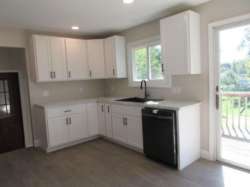 2740 Village Drive, Zanesville, OH 43701 Photo 10
