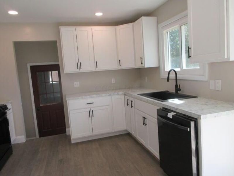 2740 Village Drive, Zanesville, OH 43701 Photo 13