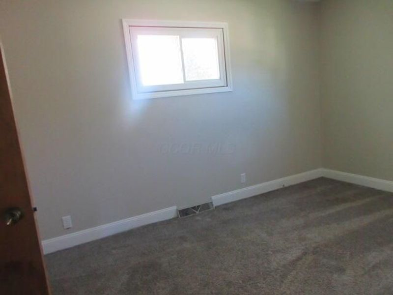 2740 Village Drive, Zanesville, OH 43701 Photo 28