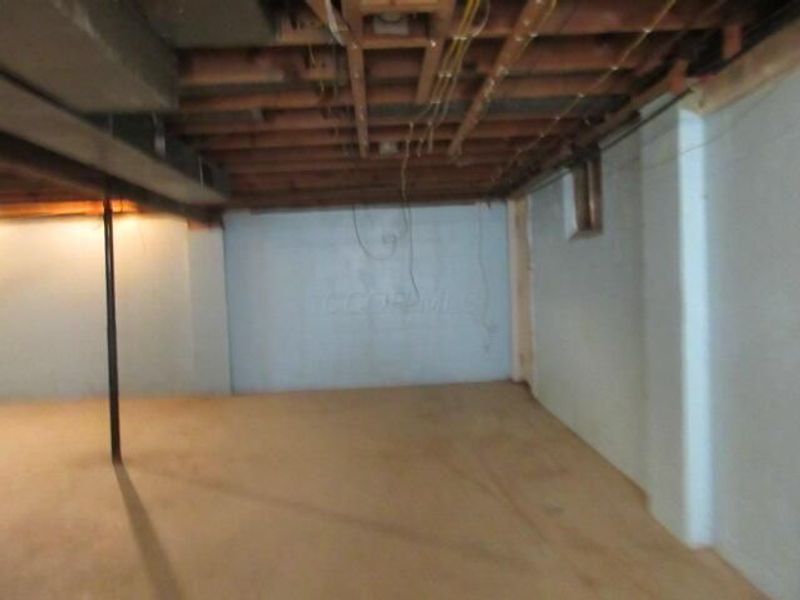 2740 Village Drive, Zanesville, OH 43701 Photo 6