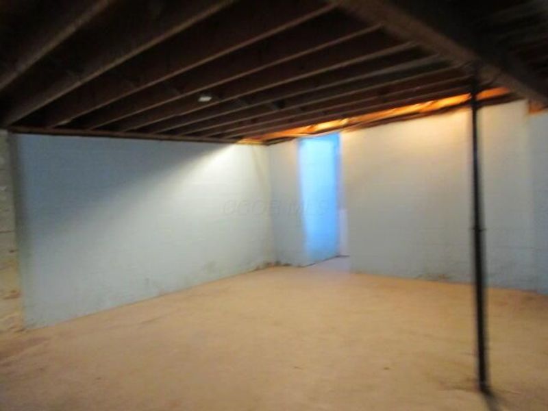 2740 Village Drive, Zanesville, OH 43701 Photo 7