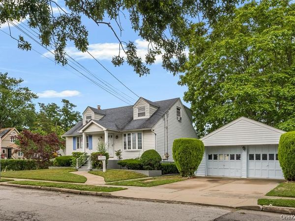 33 N Montgomery Street , Valley Stream, NY 11580