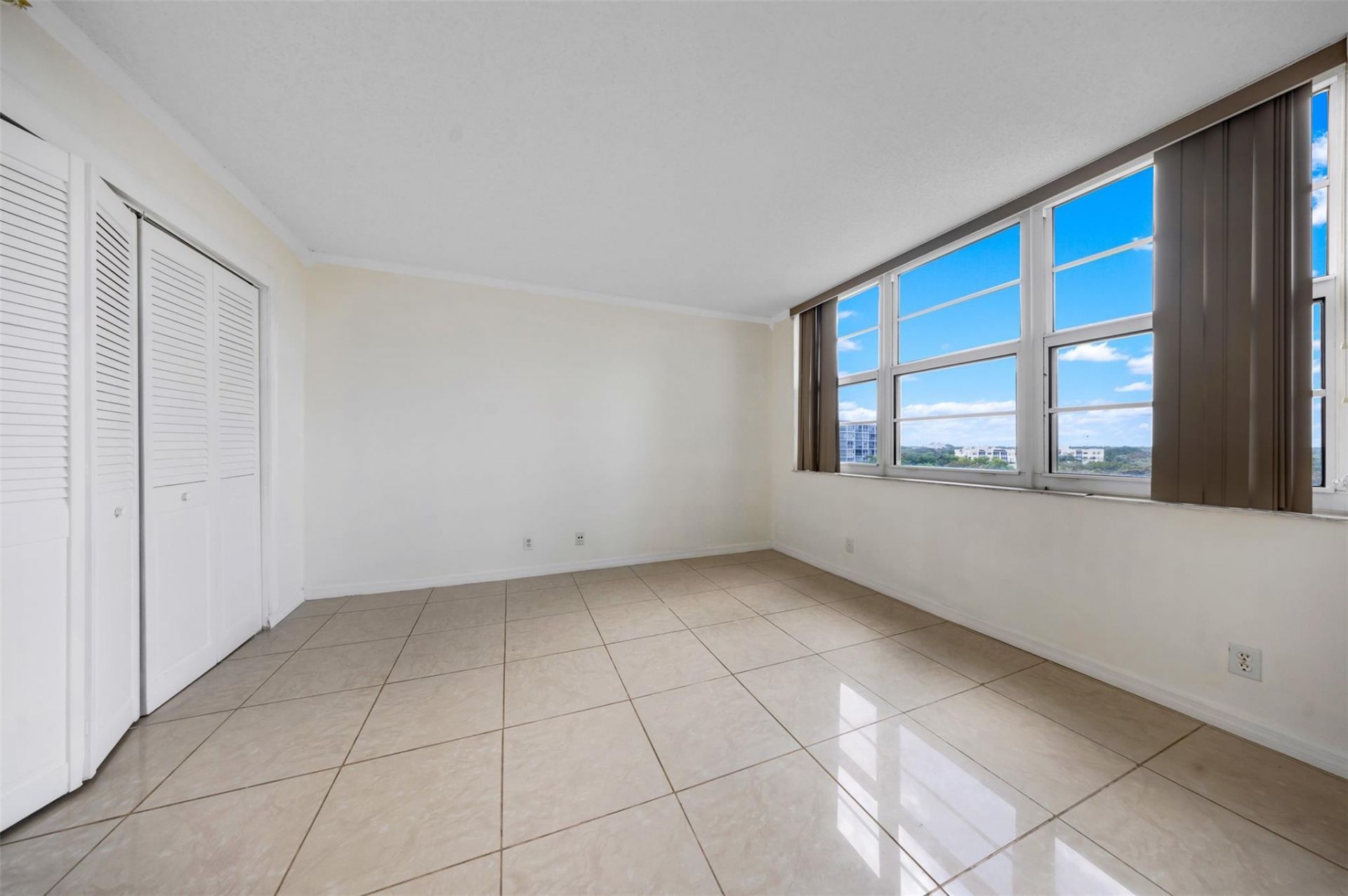 625 Oaks Drive, Unit 802, Pompano Beach, FL 33069 Photo
