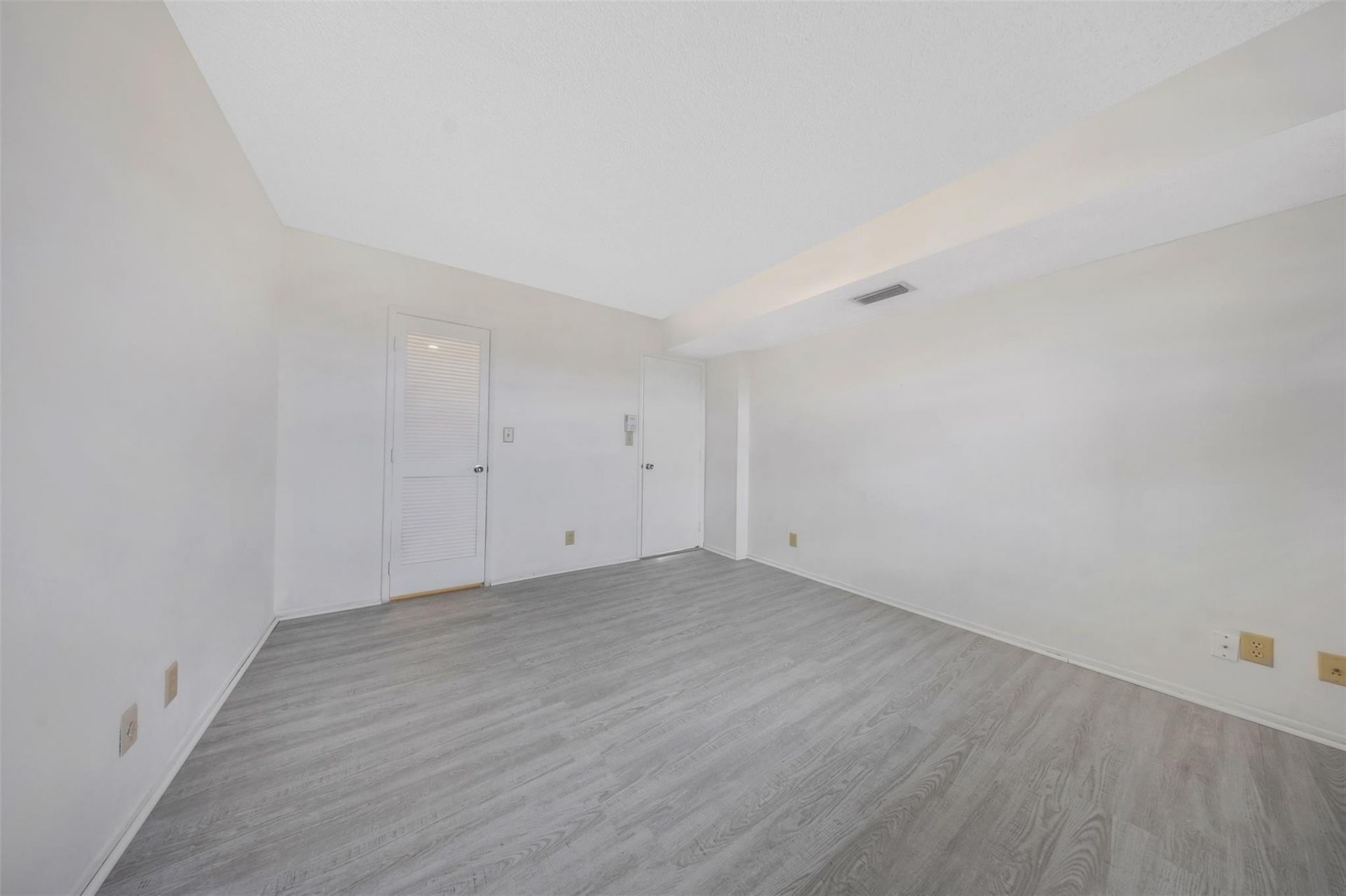 625 Oaks Drive, Unit 802, Pompano Beach, FL 33069 Photo