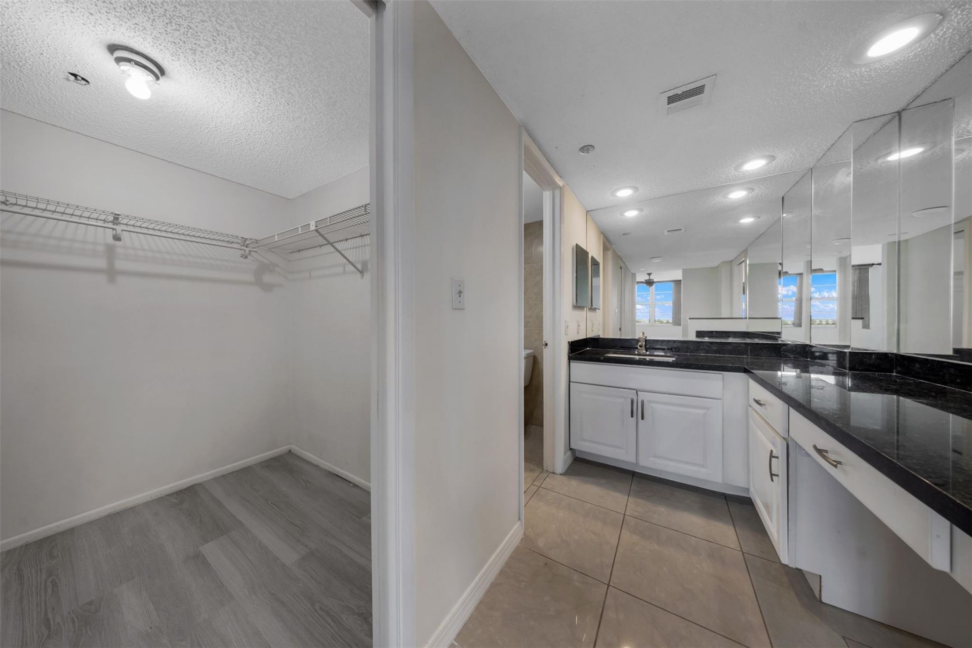 625 Oaks Drive, Unit 802, Pompano Beach, FL 33069 Photo