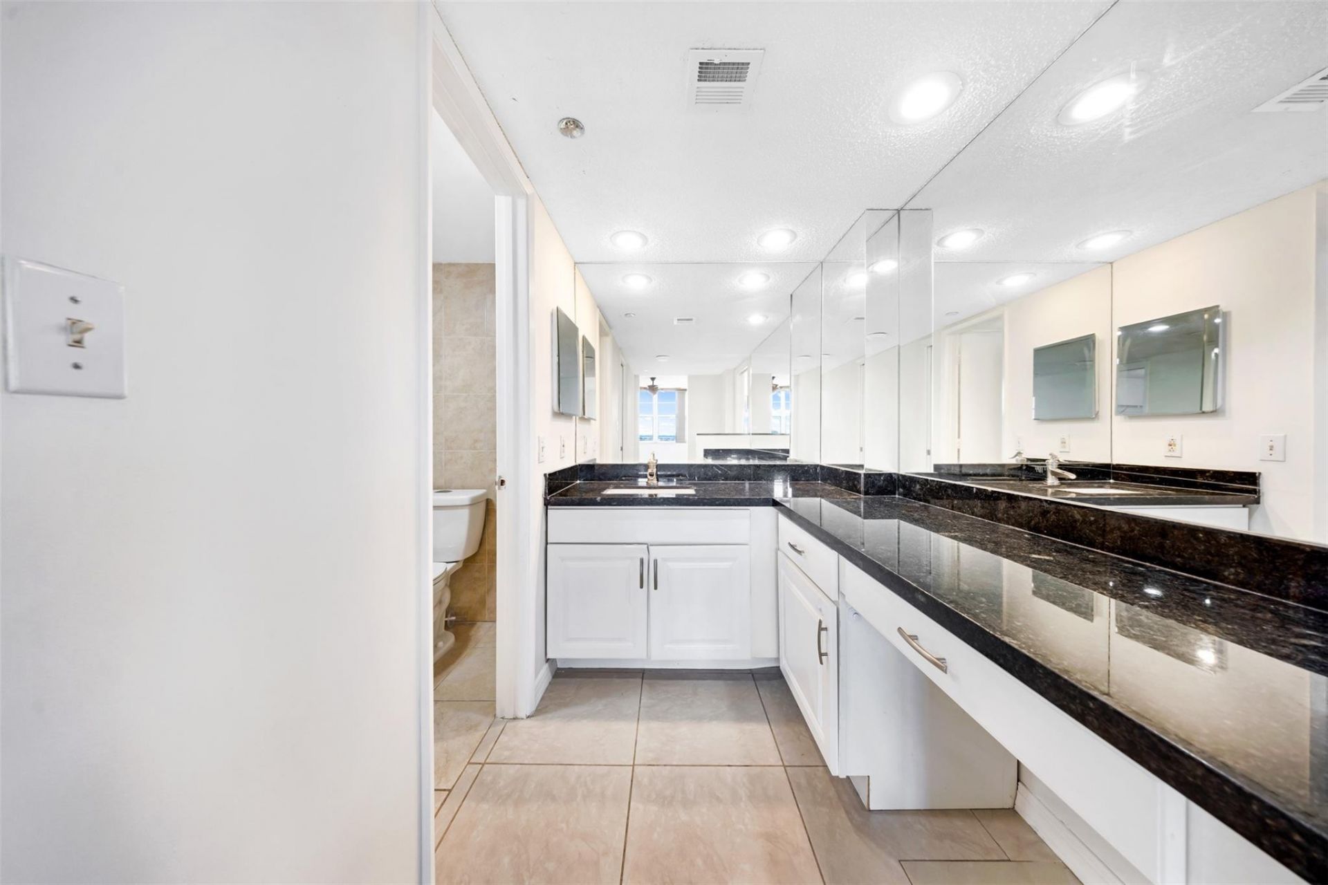 625 Oaks Drive, Unit 802, Pompano Beach, FL 33069 Photo