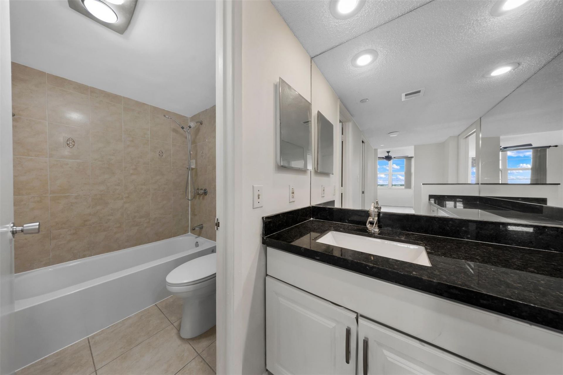 625 Oaks Drive, Unit 802, Pompano Beach, FL 33069 Photo
