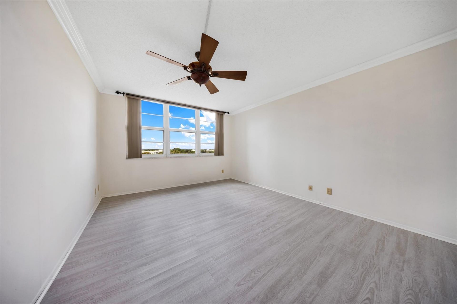 625 Oaks Drive, Unit 802, Pompano Beach, FL 33069 Photo