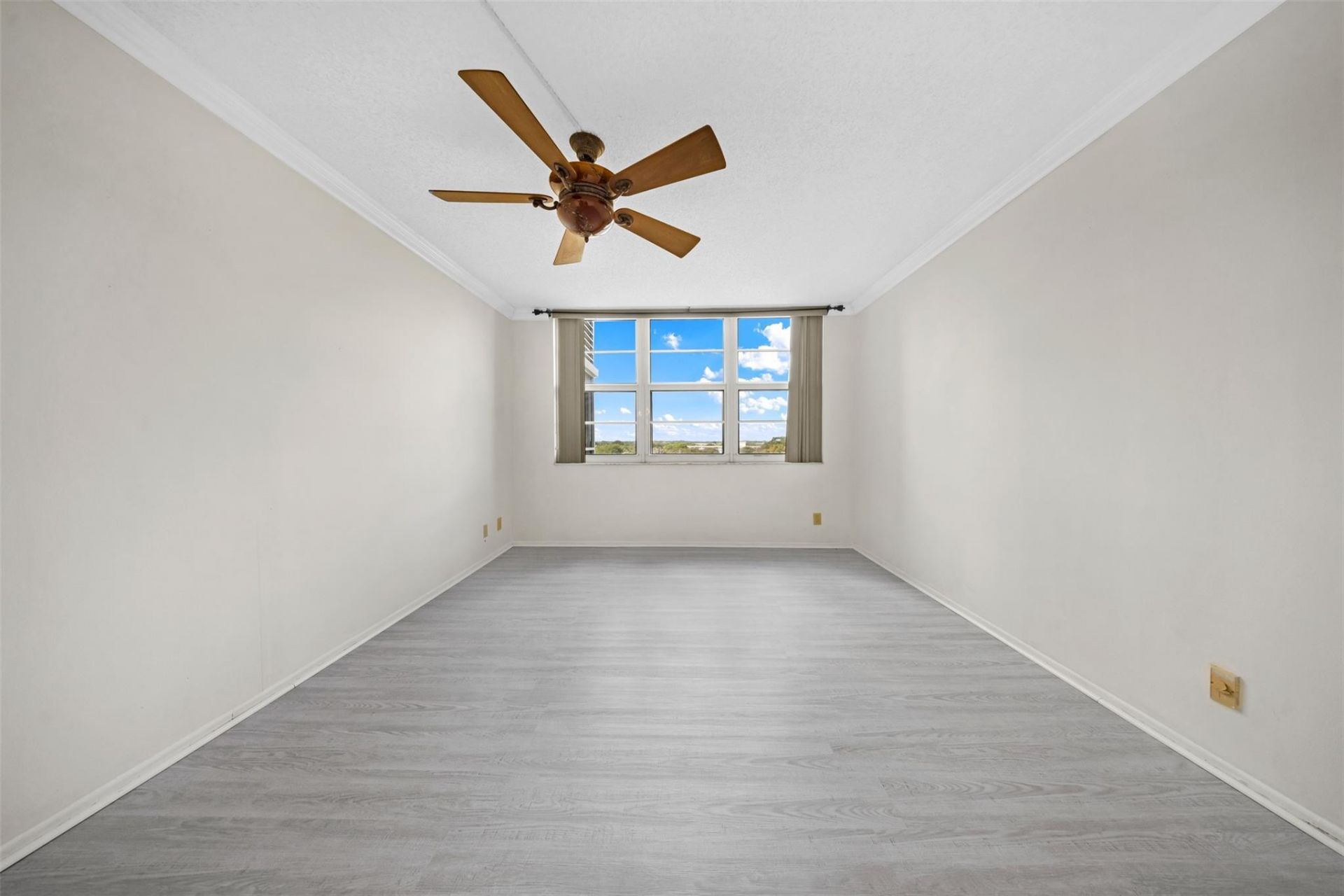 625 Oaks Drive, Unit 802, Pompano Beach, FL 33069 Photo