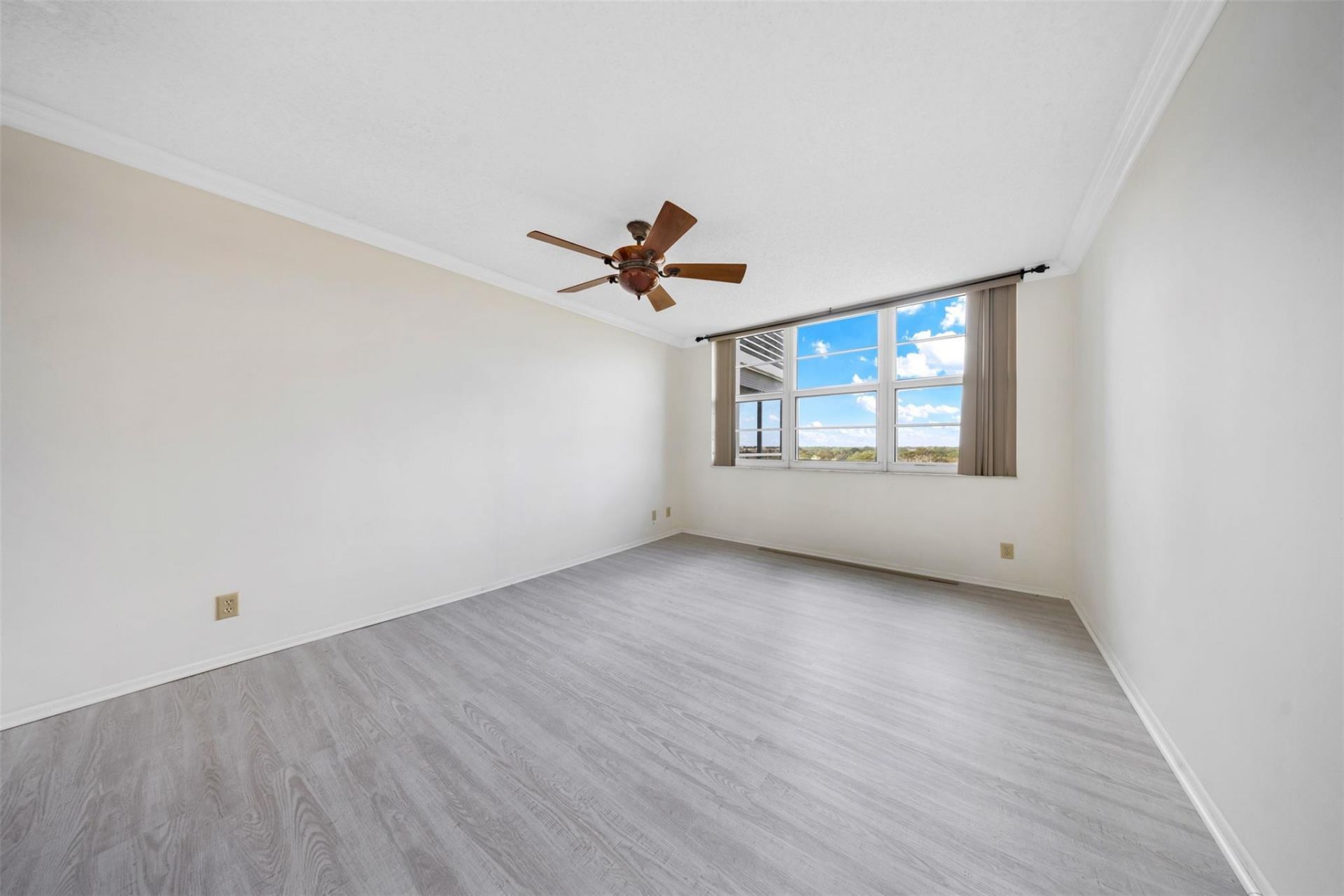 625 Oaks Drive, Unit 802, Pompano Beach, FL 33069 Photo