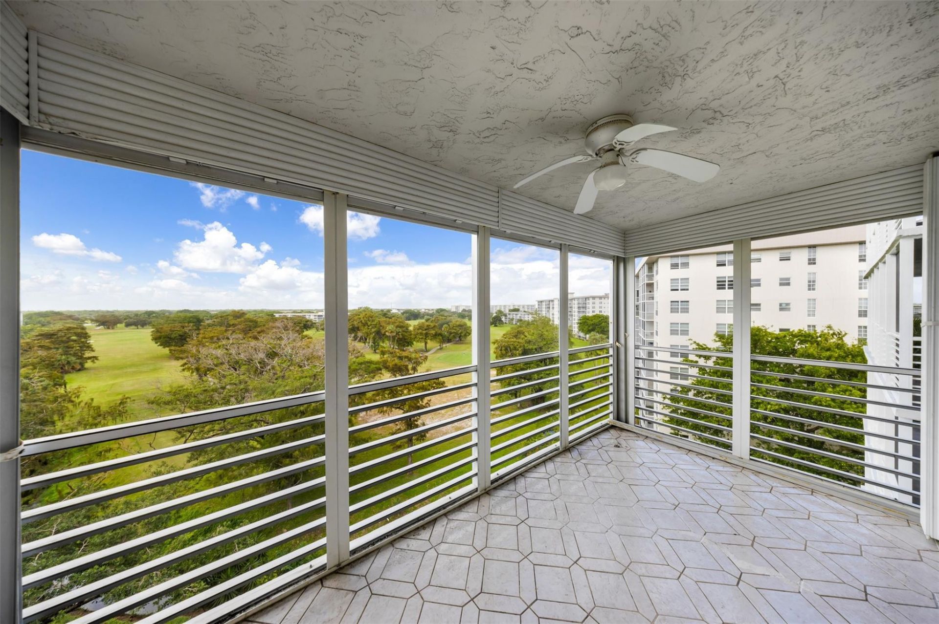 625 Oaks Drive, Unit 802, Pompano Beach, FL 33069 Photo