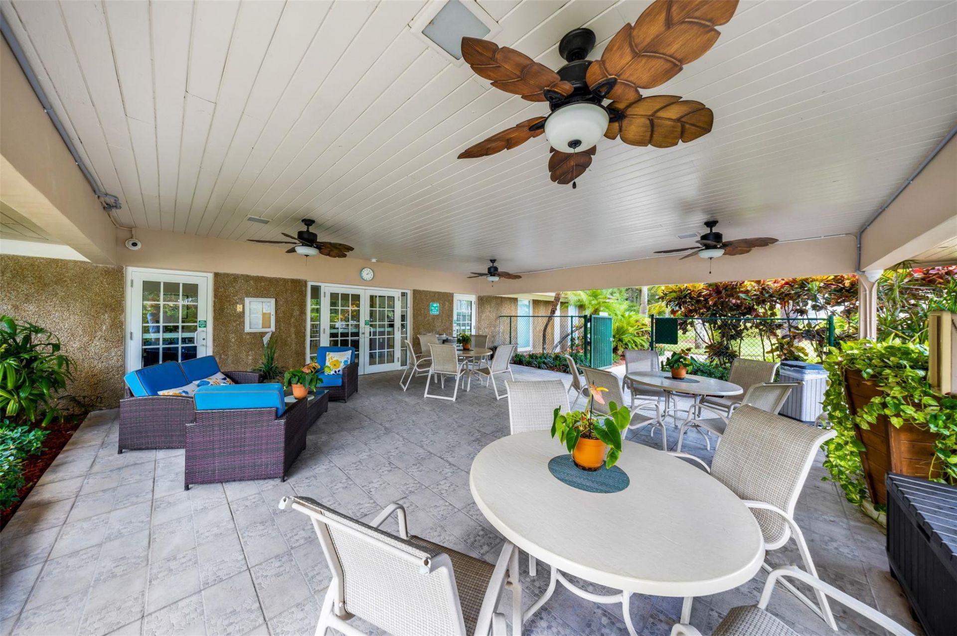 625 Oaks Drive, Unit 802, Pompano Beach, FL 33069 Photo