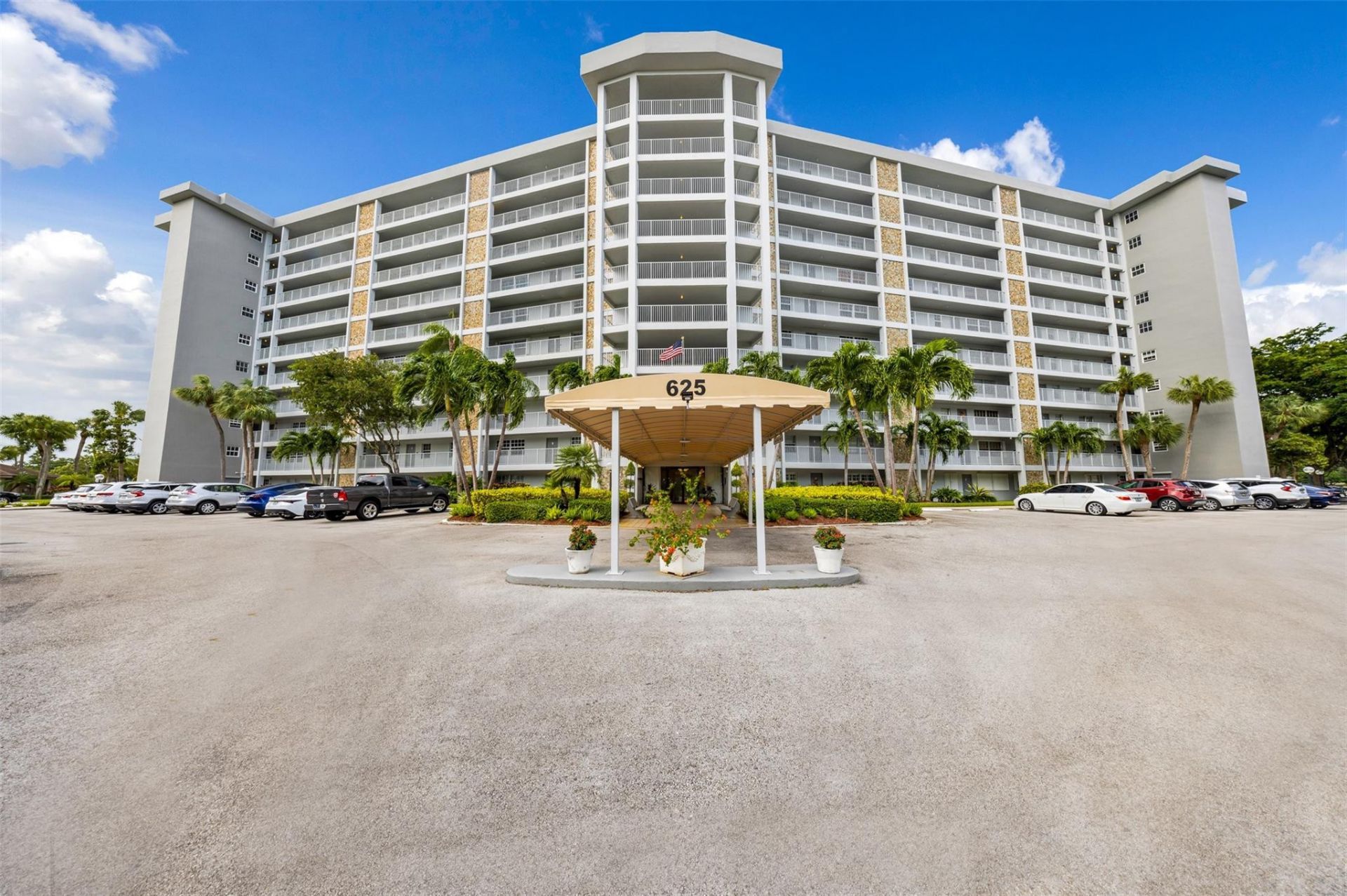 625 Oaks Drive, Unit 802, Pompano Beach, FL 33069 Photo