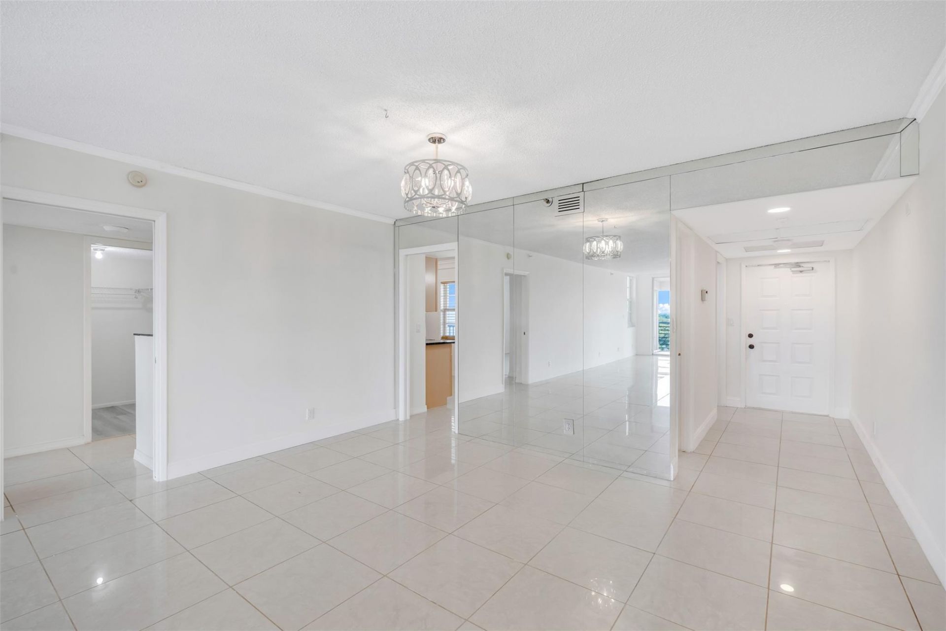 625 Oaks Drive, Unit 802, Pompano Beach, FL 33069 Photo