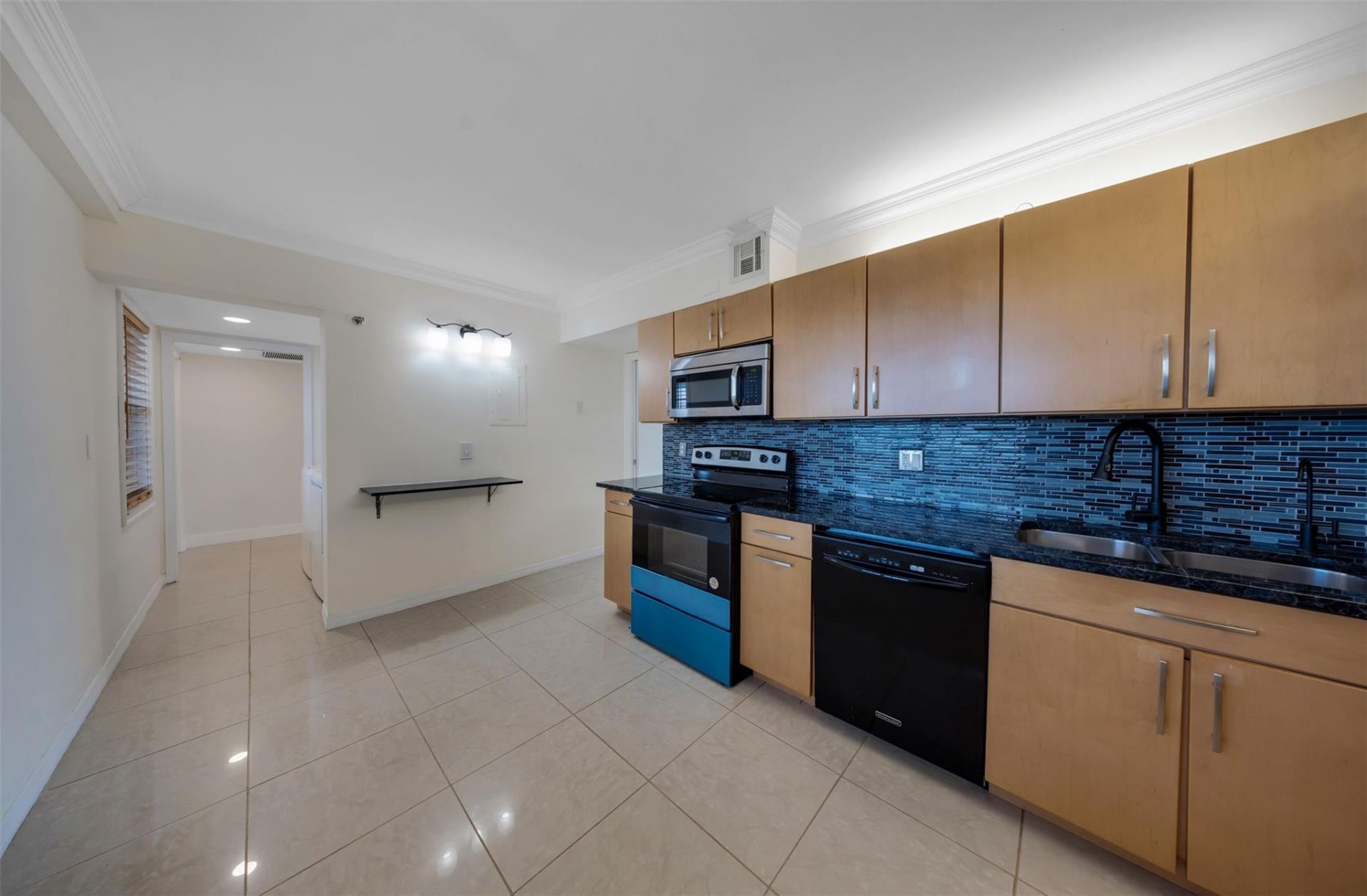 625 Oaks Drive, Unit 802, Pompano Beach, FL 33069 Photo
