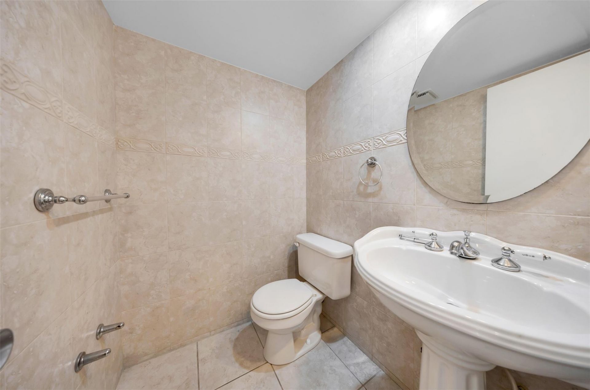 625 Oaks Drive, Unit 802, Pompano Beach, FL 33069 Photo