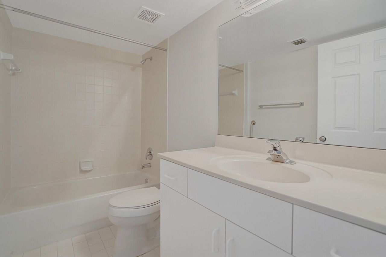 5874 Crystal Shores Drive, Unit 308, Boynton Beach, FL 33437 Photo