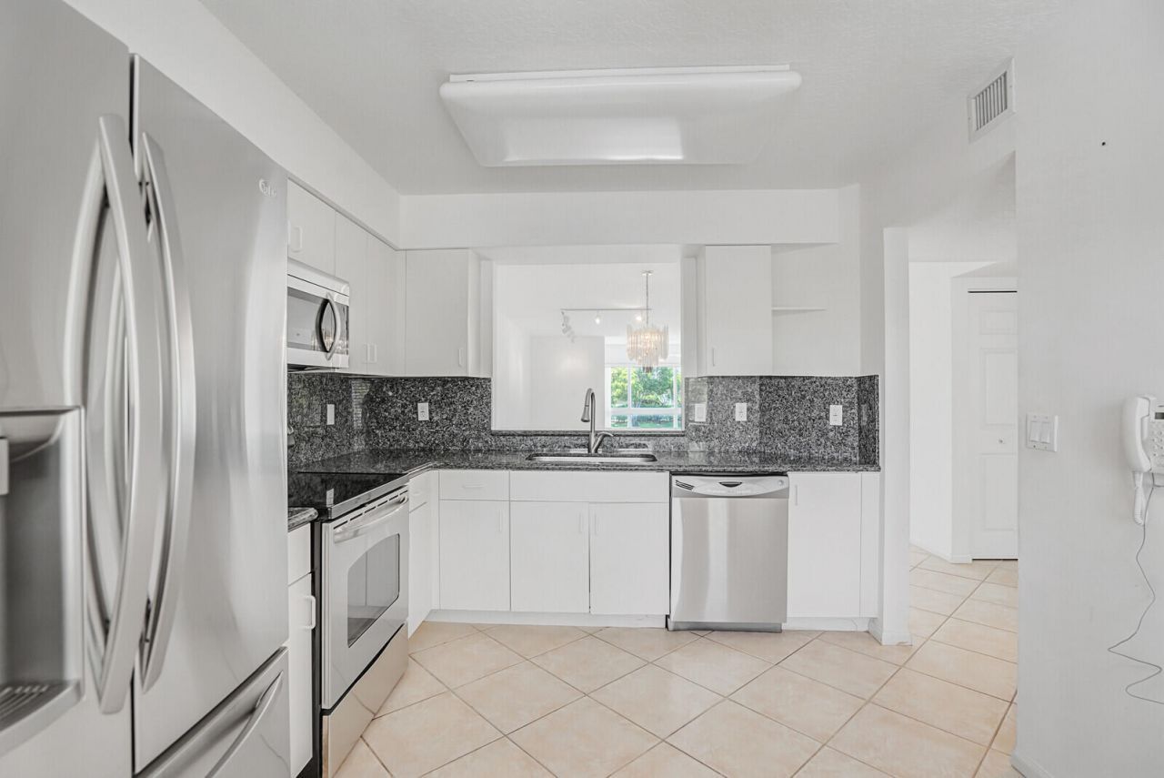 5874 Crystal Shores Drive, Unit 308, Boynton Beach, FL 33437 Photo