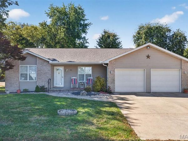 360 Courtland Drive , Highland, IL 62249