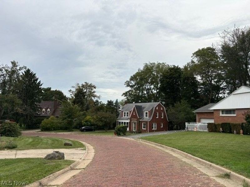 Landscape Circle NW, Canton, OH 44709 Photo 2