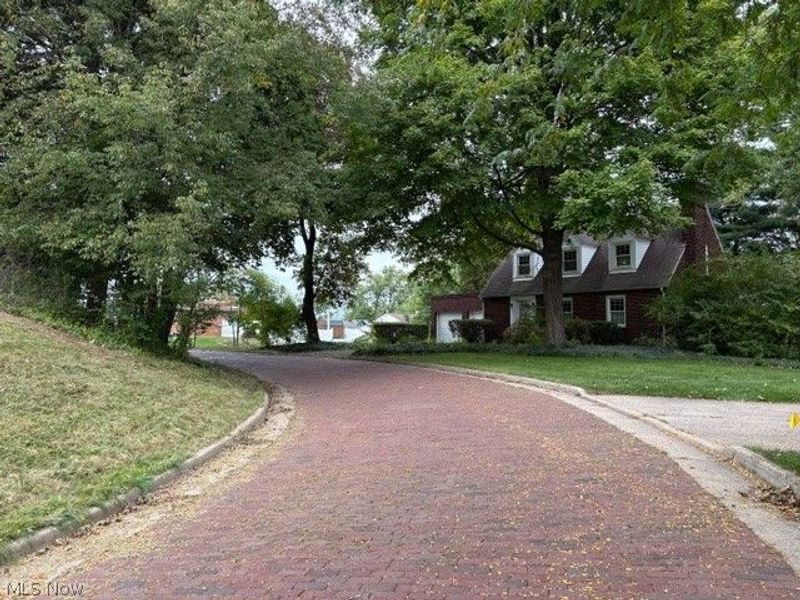 Landscape Circle NW, Canton, OH 44709 Photo 3