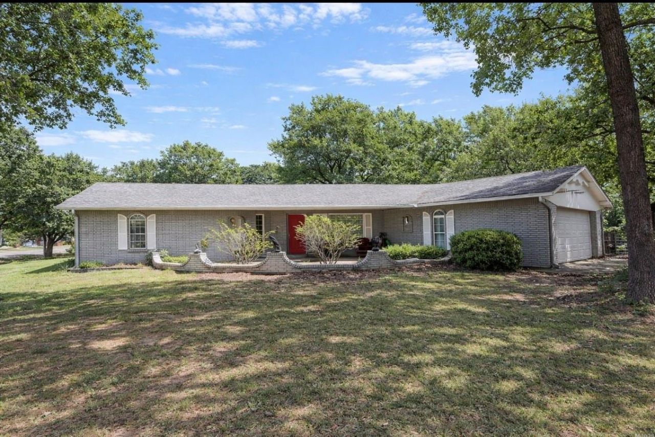 130 Acker Drive, Ada, OK 74820 Main Photo