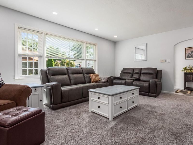2033 Normandy Circle , Zanesville, OH 43701 Photo 2