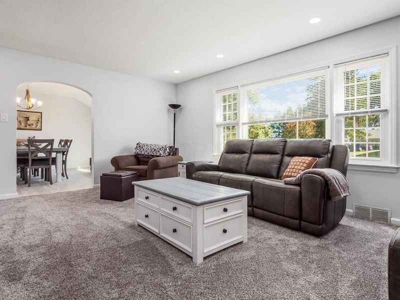 2033 Normandy Circle , Zanesville, OH 43701 Photo 3