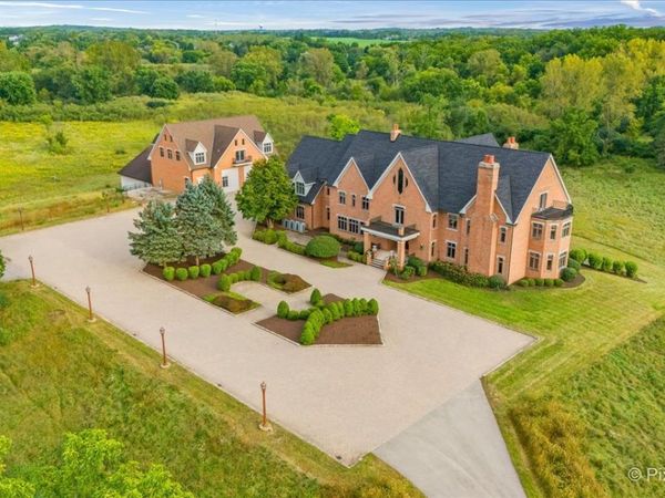 5N719 Castle Drive , St. Charles, IL 60175