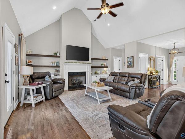 125 Berkshire Lane, Albertville, AL 35950