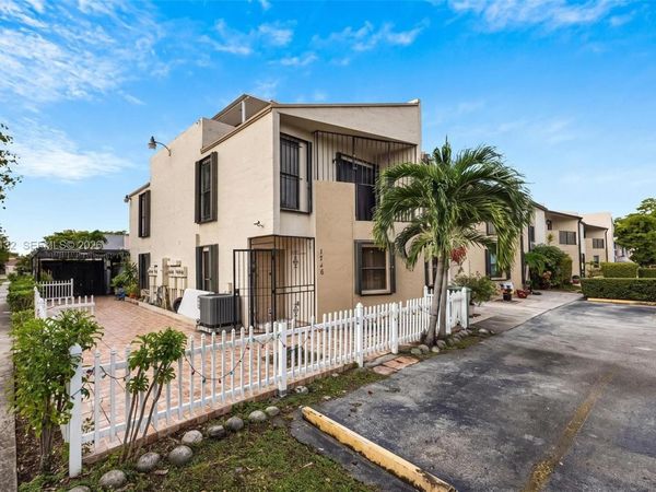 1746 W 58th St , Unit 1746, Hialeah, FL 33012
