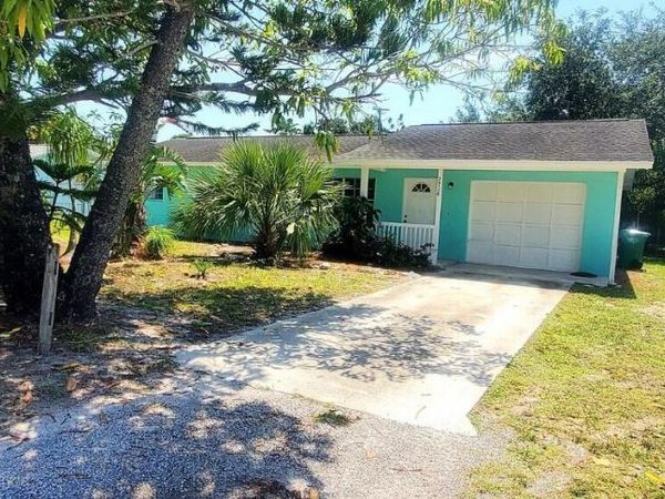 2716 NAVAJO Avenue, Fort Pierce, FL 34946