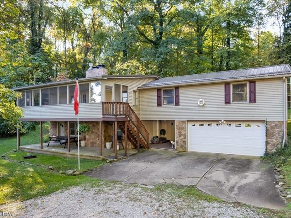 20 Pontiac Trail , Malvern, OH 44644
