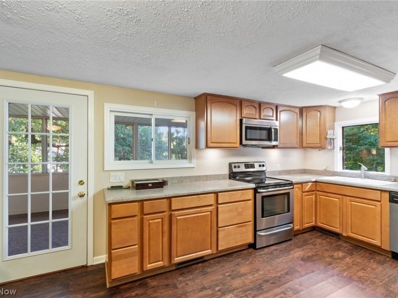 20 Pontiac Trail, Malvern, OH 44644 Photo 11