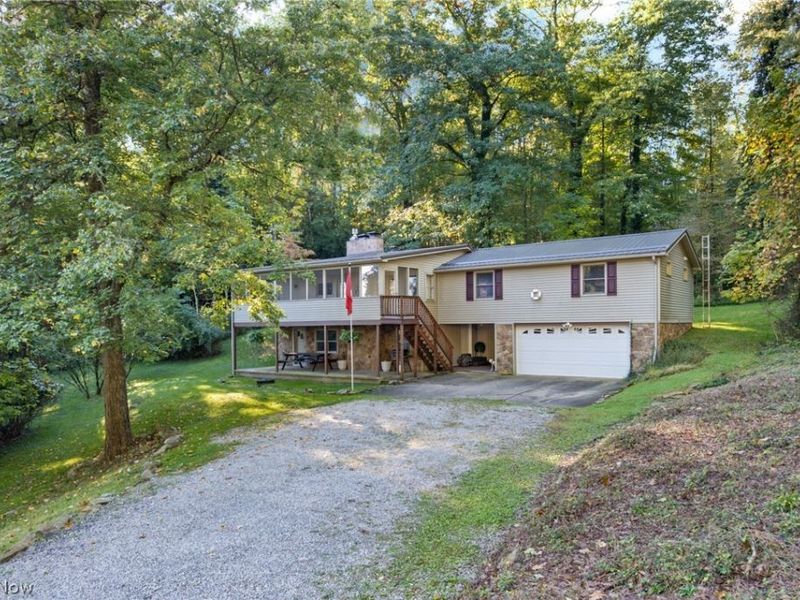 20 Pontiac Trail, Malvern, OH 44644 Photo 2