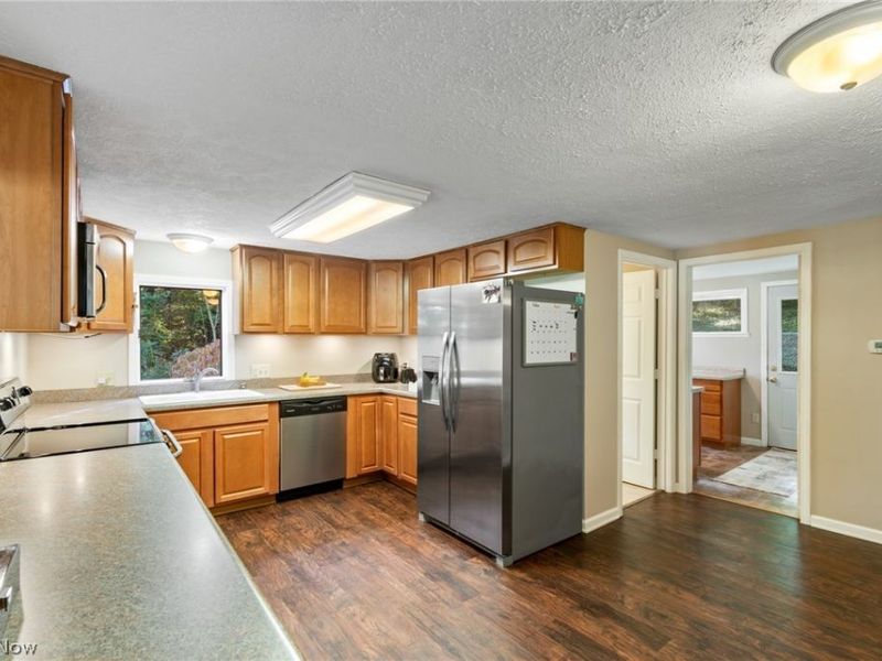 20 Pontiac Trail, Malvern, OH 44644 Photo 9