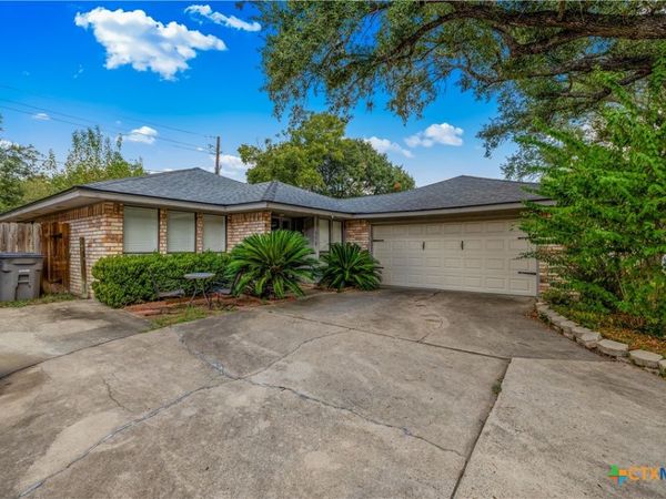 112 Laguna Drive , Victoria, TX 77904
