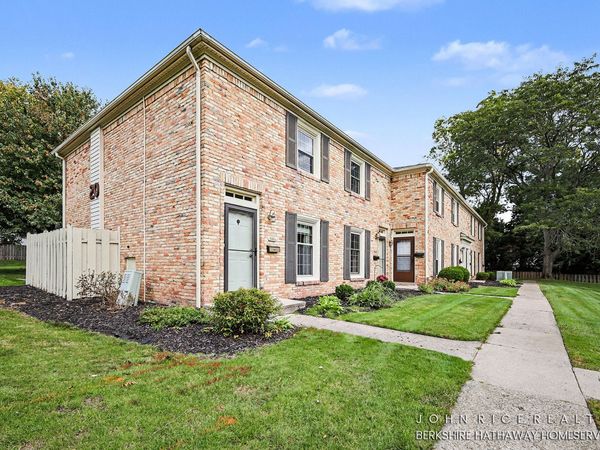 2466 Abbington Drive SE, Grand Rapids, MI 49506