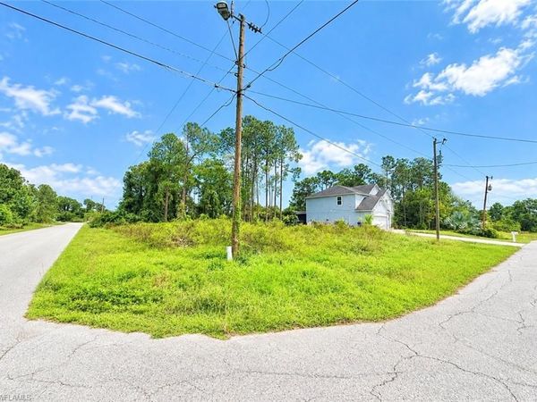 3704 3rd ST SW, LEHIGH ACRES, FL 33976
