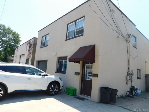 109 15 S, Lindenhurst, NY 11757