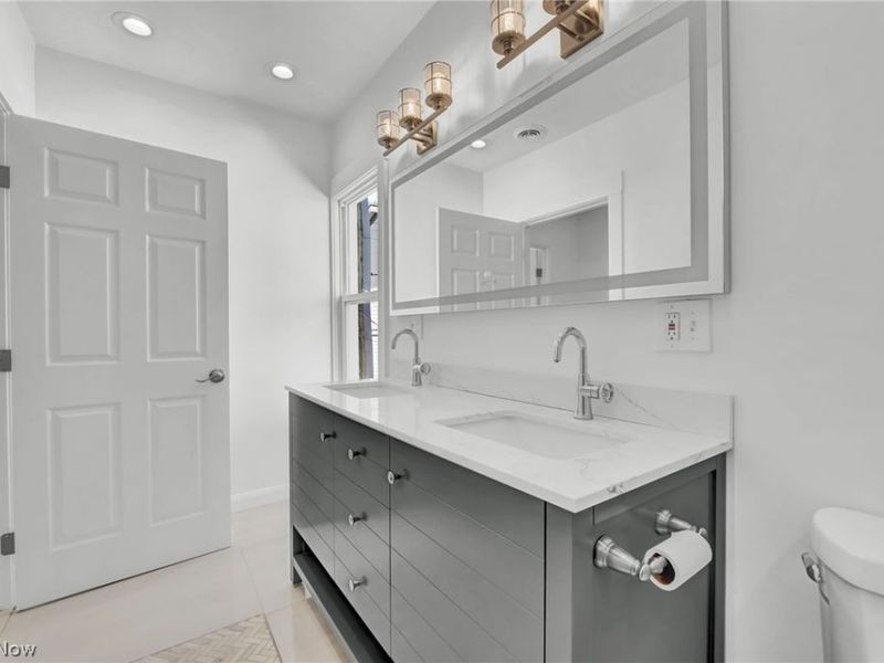 2525 Thurman Avenue, Cleveland, OH 44113 Photo 24