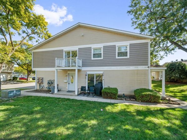 1323 Braver Court , Unit 1323, Wheeling, IL 60090