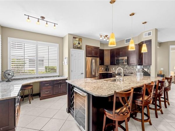 3970 Bishopwood CT W, Unit 102, NAPLES, FL 34114