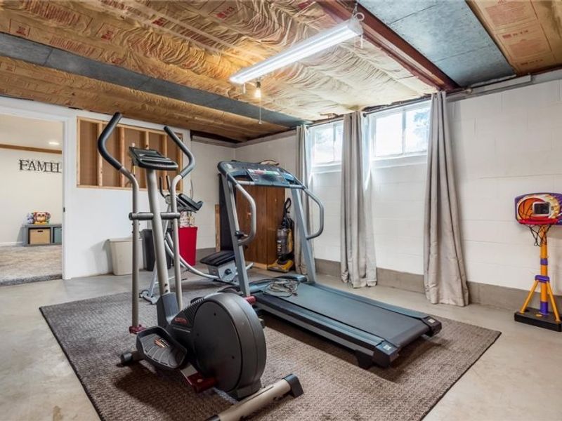 2033 Normandy Circle, Zanesville, OH 43701 Photo 26