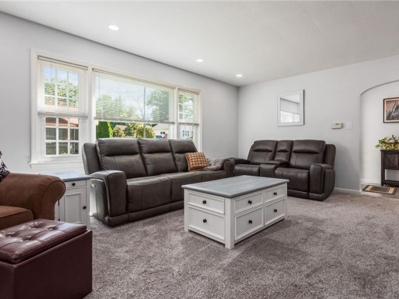 2033 Normandy Circle, Zanesville, OH 43701 Photo 3