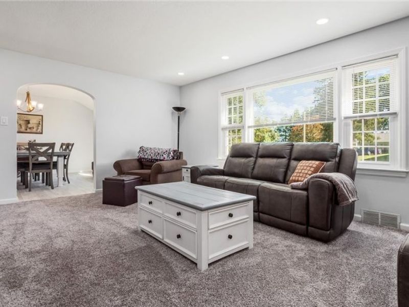 2033 Normandy Circle, Zanesville, OH 43701 Photo 4